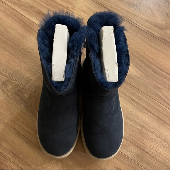 UGG AUSTRALIA Selene Boot - Picture 2 of 8
